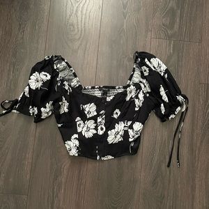 Black and White Women’s Cropped Blouse